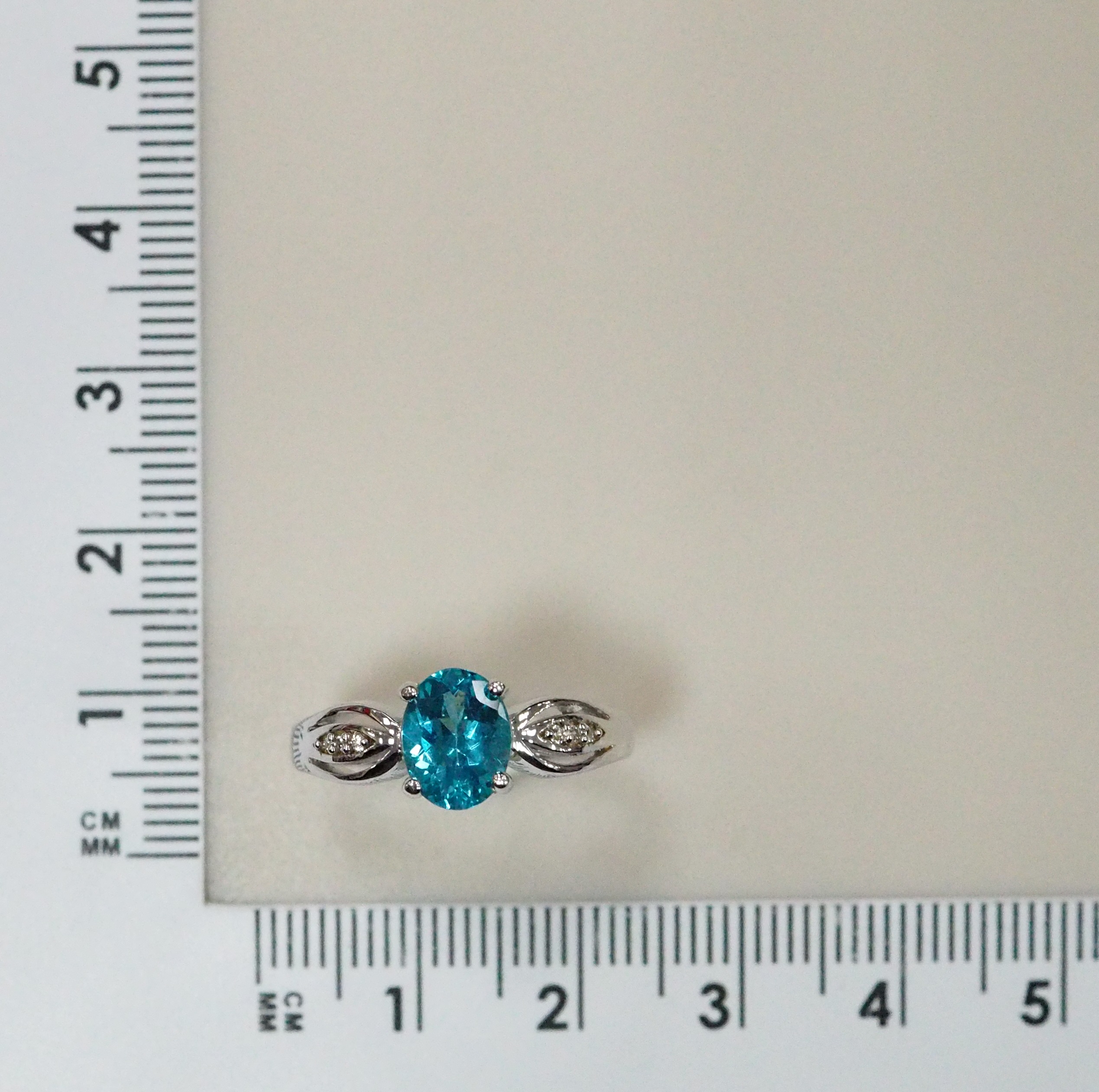 Серебряное кольцо с апатитом